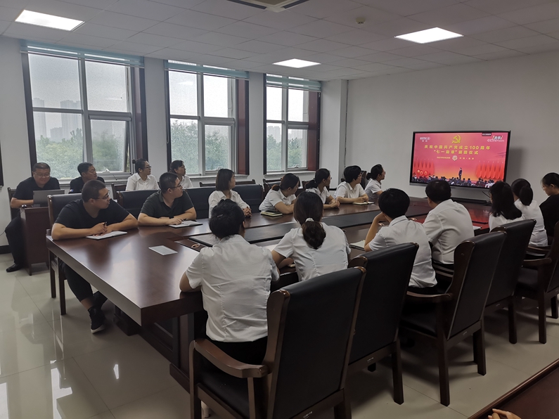 陽(yáng)信縣城投集團(tuán)：組織觀看慶祝中國(guó)共產(chǎn)黨成立100周年“七一勛章”頒授儀式