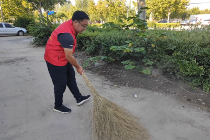 陽信城投集團（宏泰市政志愿隊）開展“靚我陽信”環(huán)境衛(wèi)生清潔行動